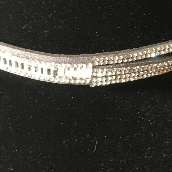 Paparazzi Gray and Crystal Snap Adjustable Choker - Picture 2 of 5